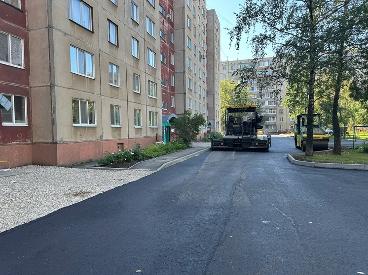 В Орле на Металлургов отремонтировали аварийный двор