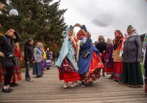 Омичей и гостей города приглашают на межрегиональный праздник традиционных ремёсел «Покровская ярмарка», который пройдёт с 10 по 12 октября на бульваре Леонида Мартынова
