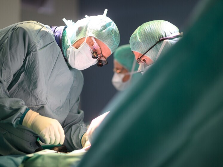 Китайцу пересадили генетически модифицированную свиную печень