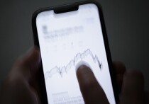 По мнению экспертов, цитируемых Financial Times (статью перевели ИноСМИ), под тонкой коркой оптимизма зреют мощные деструктивные процессы, способные привести к масштабному коллапсу уже в последние месяцы текущего года. Причинами надвигающегося шторма называют тройную угрозу: раздутый пузырь искусственного интеллекта, крайне переоцененные кредитные рынки и, что наиболее опасно, прогрессирующую деградацию американских политических и экономических институтов