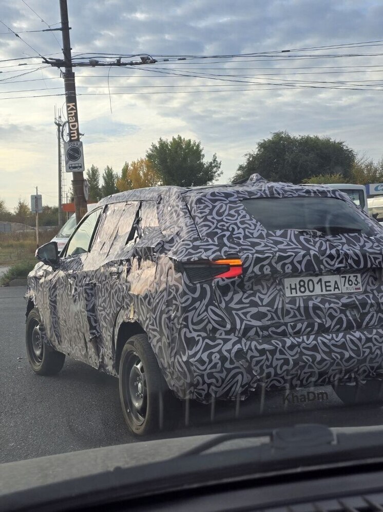Новый кроссовер Lada Azimut уже на дорогах: авто в камуфляже сняли на фото