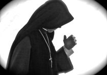 Бывшая монахиня и бывший семинарист, посвятившие годы жизни служению Католической церкви, тайно обвенчались после того, как их знакомство началось с молитвенной поддержки во время борьбы женщины с депрессией