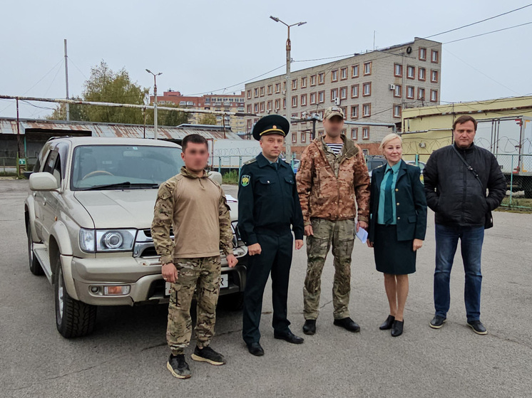 В Ярославле таможенники передали военнослужащим в зону СВО очередной автомобиль