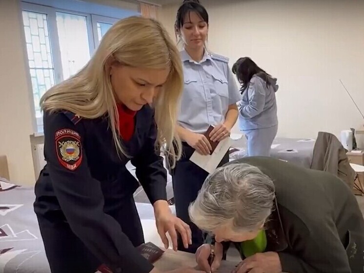 Вернувшимся из заточения ВСУ курянам вручили паспорта