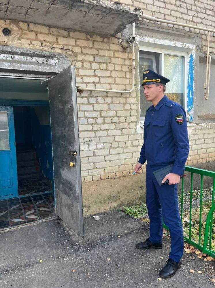 Под Саратовом оштрафовали УК за облезлые стены в подъезде