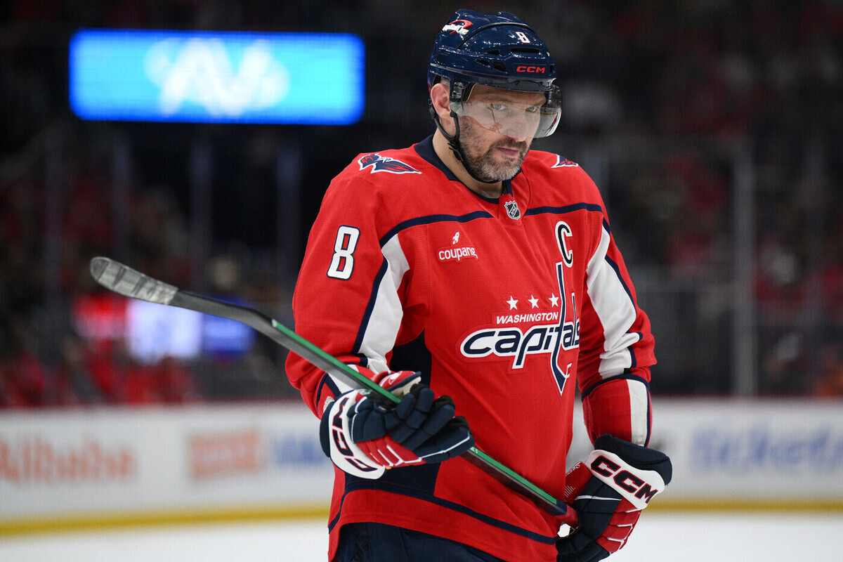 Нападающий «Вегаса» Павел Дорофеев забросил три шайбы в игре с «Лос-Анджелесом»