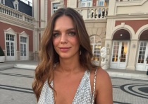 33-летняя российская пловчиха Юлия Ефимова показала шикарный наряд, в котором она появилась на свадьбе друзей. Бронзовый призёр Олимпийских игр 2012 года и двукратный серебряный призёр Игр 2016 года оправдала свой негласный титул секс-символа российского плавания