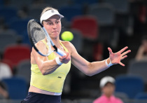 После эмоционального вылета Мирры Андреевой с турнира WTA-1000 в китайском Ухане — городе, откуда в своё время началась пандемия COVID-19 — борьбу за высокие результаты продолжали две российские теннисистки: Людмила Самсонова и Екатерина Александрова. Однако обе не сумели пробиться в четвертьфинал. Тем не менее у этого неудачного дня есть и светлая сторона.