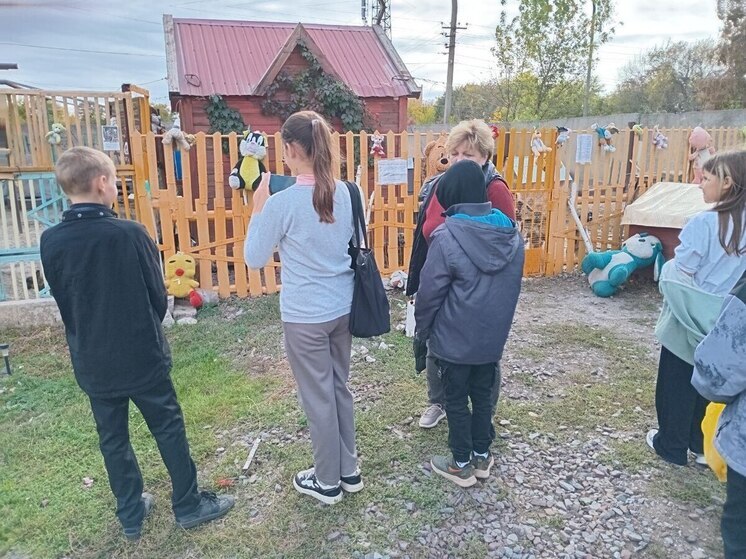 Менчикуровская школа в Запорожской области поддержала Весёловский приют «4 лапы»