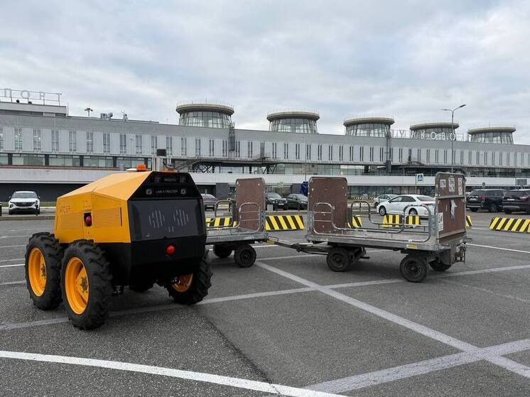 В аэропорту Пулково начали тестировать умные багажные тягачи