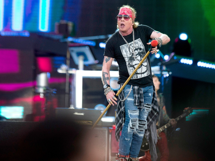 Эксл Роуз в эстетике киберпанка