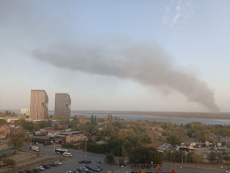 Волгоградцы вновь заметили крупный столб дыма на другом берегу
