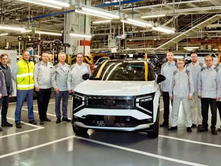 По конвейеру АвтоВАЗа прошли первые кроссоверы Lada Azimut: авто сняли на фото