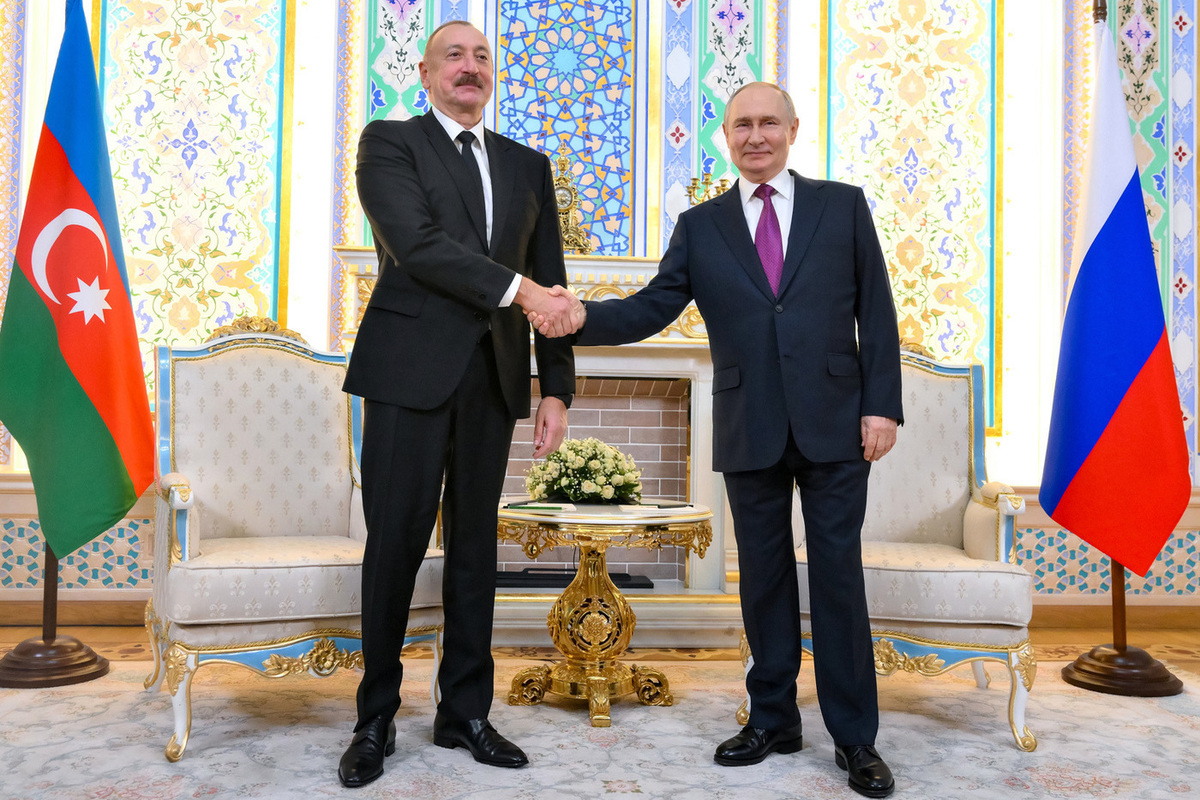 Первая после 10-месячного перерыва встреча Путина и Алиева продлилась около часа