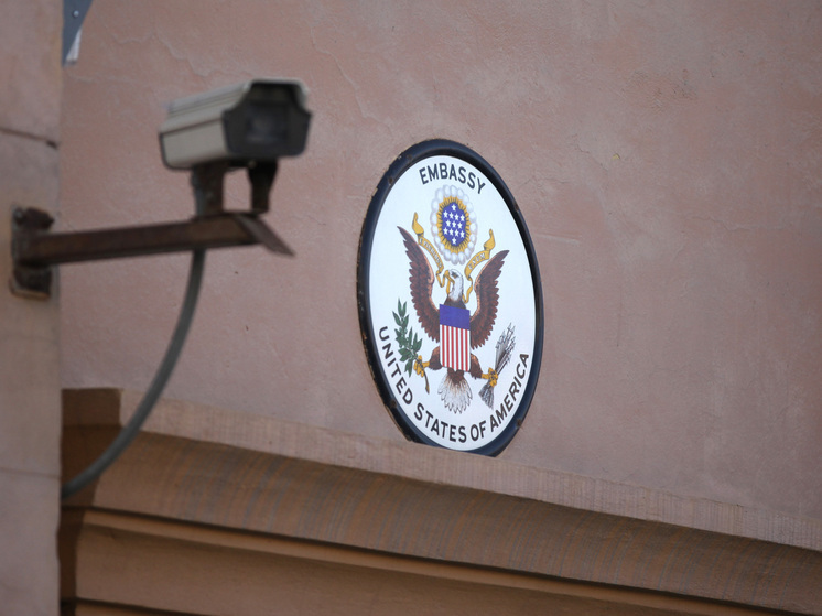 Дональд Трамп проводит встречу с правительством на фоне протестов в США