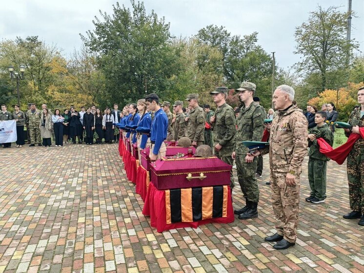 Останки семи советских воинов перезахоронили в селе Полтавском Курского округа