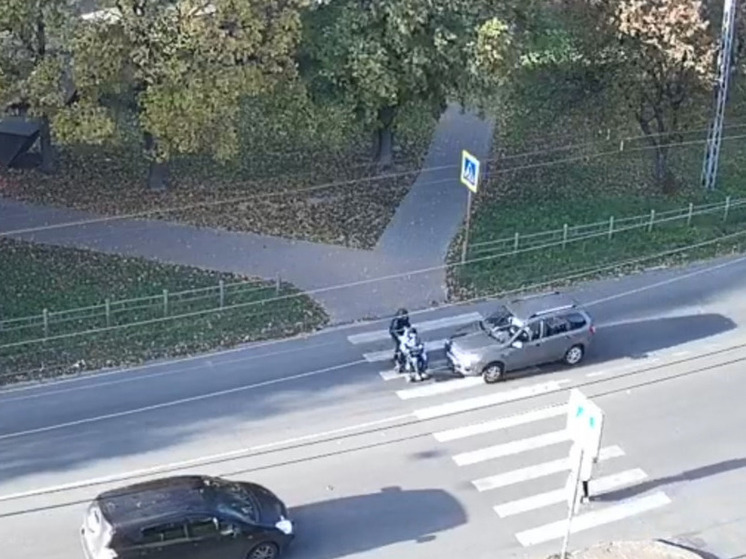 В Петрозаводске внедорожник на высокой скорости сбил инвалидную коляску