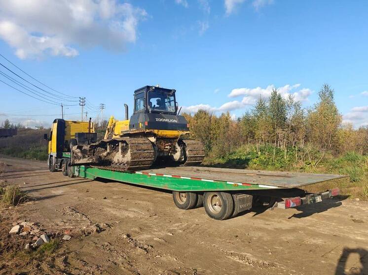 Сотрудники эконадзора изъяли бульдозер со свалки в поселке Разметелево