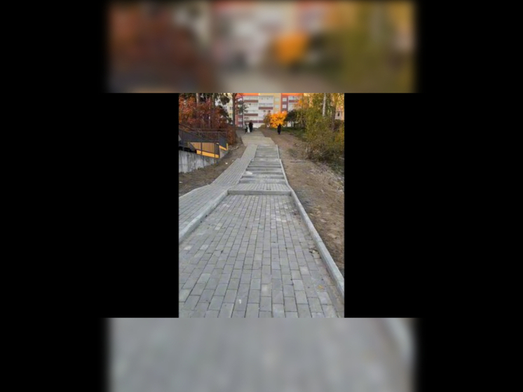 Один из скверов Петрозаводска обзавелся удобной лестницей