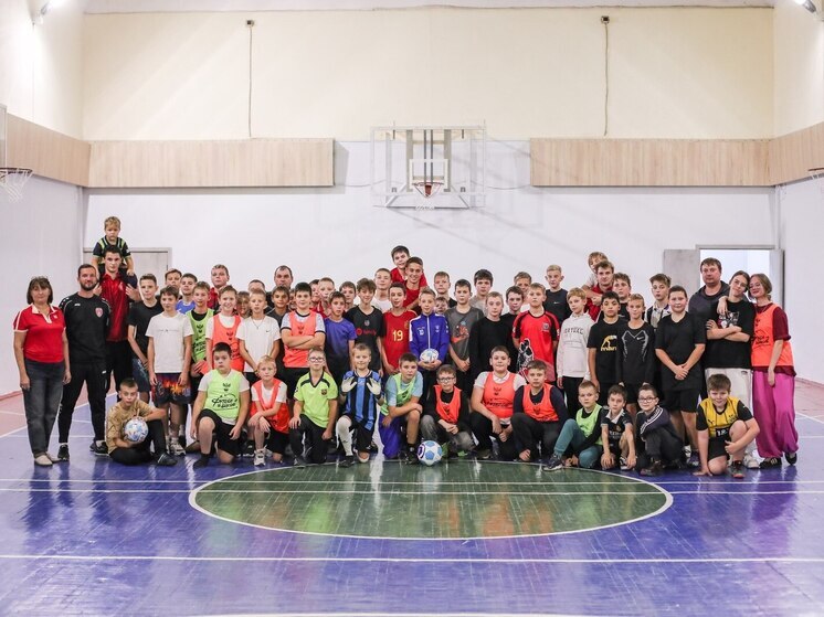 Футболисты тамбовского «Спартака» подарили школьникам спортивный праздник мечты