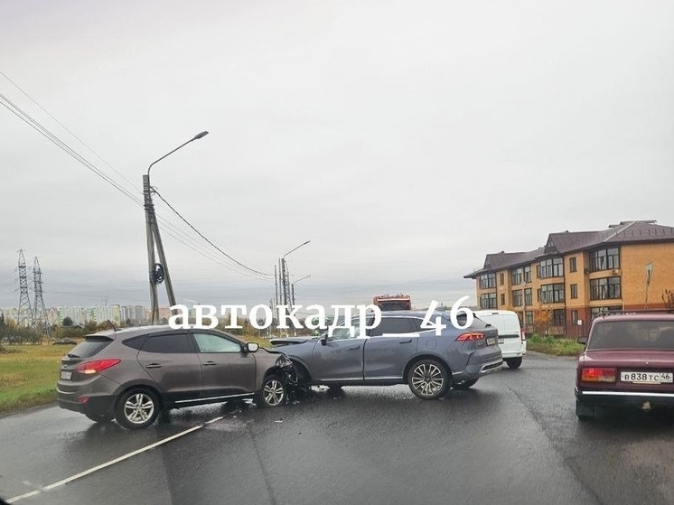 В Курске женщина на WEY 05 отправила в больницу мужчину с Hyundai ix35