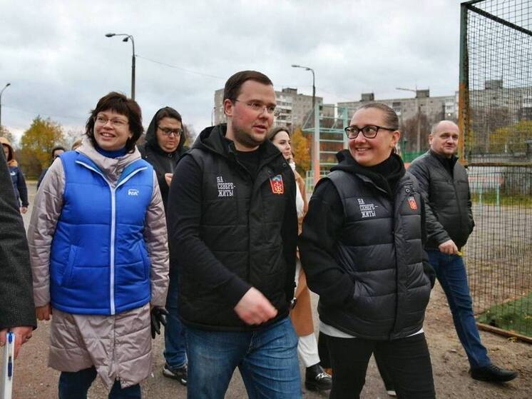 Иван Лебедев поручил управляющим компаниям разобраться с граффити на фасадах
