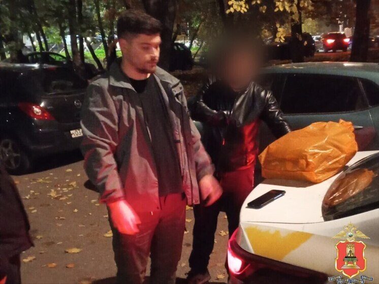 В Москве по горячим следам задержали сообщника аферистов, обманувших пенсионерку из Тверской области