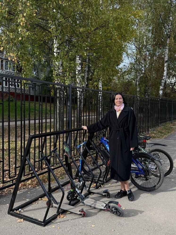 Депутат Татьяна Гриневич помогла школе №49 с велопарковкой