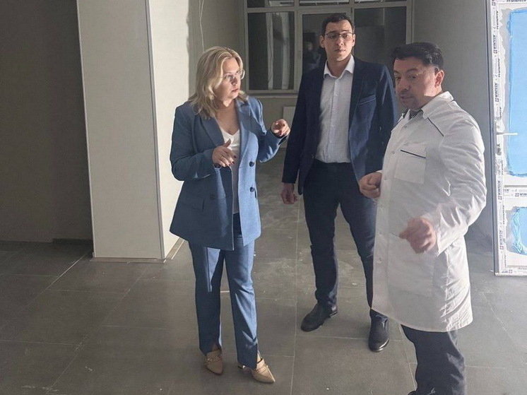 Екатерина Письменная проверила ход ремонта в Дмитриевской ЦРБ