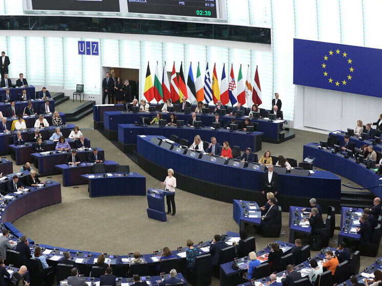 Еврокомиссия призвала Канаду и Британию передать активы РФ Украине