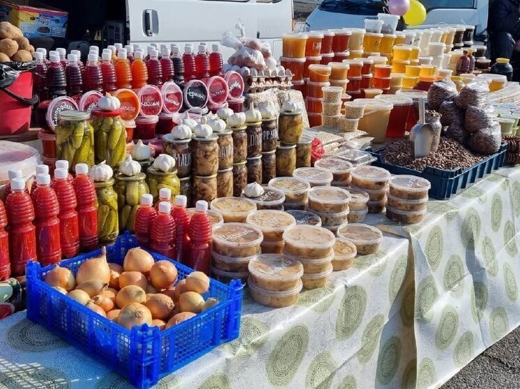 Широкий ассортимент продуктов предлагают посетителям продовольственных ярмарок Владивостока