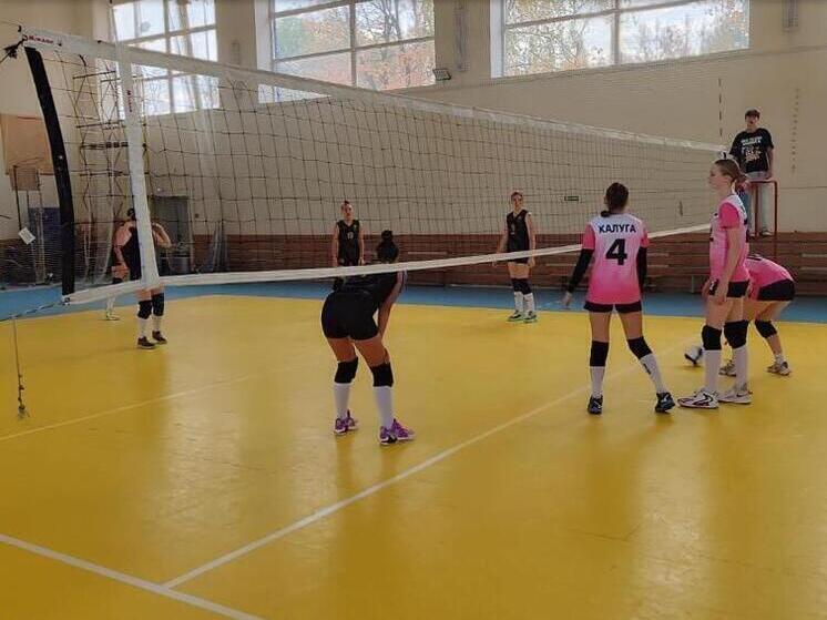 В Калуге собрались 17 женских волейбольных команд