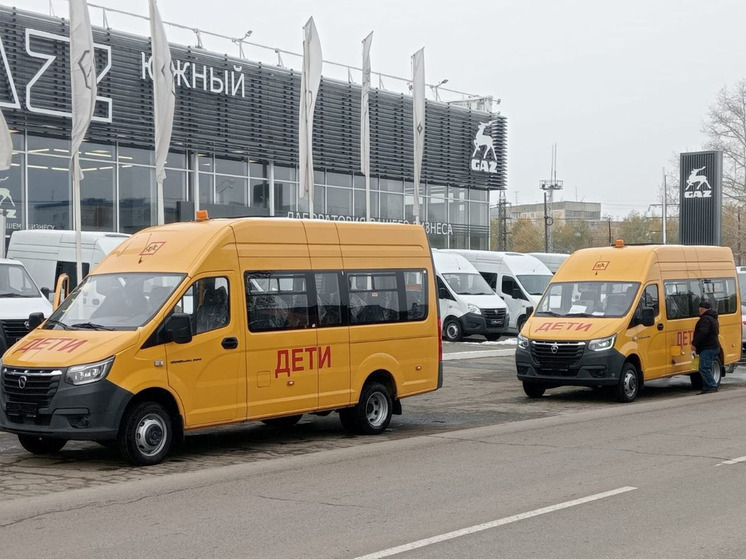Новые школьные автобусы поступили в 15 районов Алтайского края