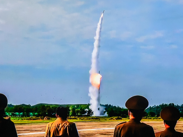 КНДР представила межконтинентальную ракету "Хвасонпхо-20" на военном параде в честь 80-летия ТПК