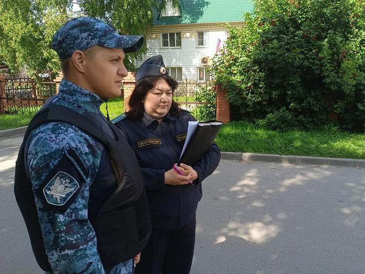 Алтайские приставы продали самосвал, чтобы сельчанка смогла получить зарплату