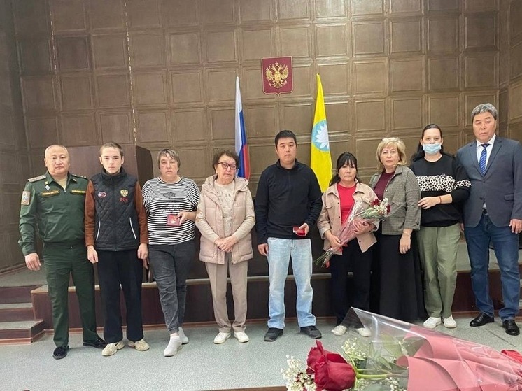 В Калмыкии родным передали награды погибших участников спецоперации