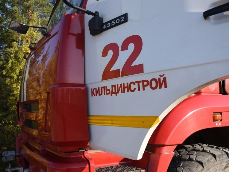 Две машины вспыхнули в Кильдинстрое