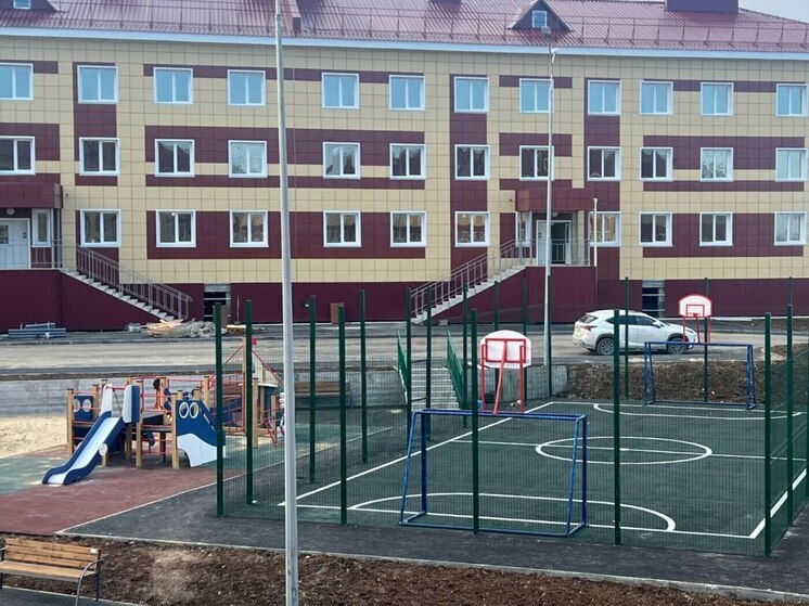 В Аксарке в строящемся ЖК обустроили детские площадки