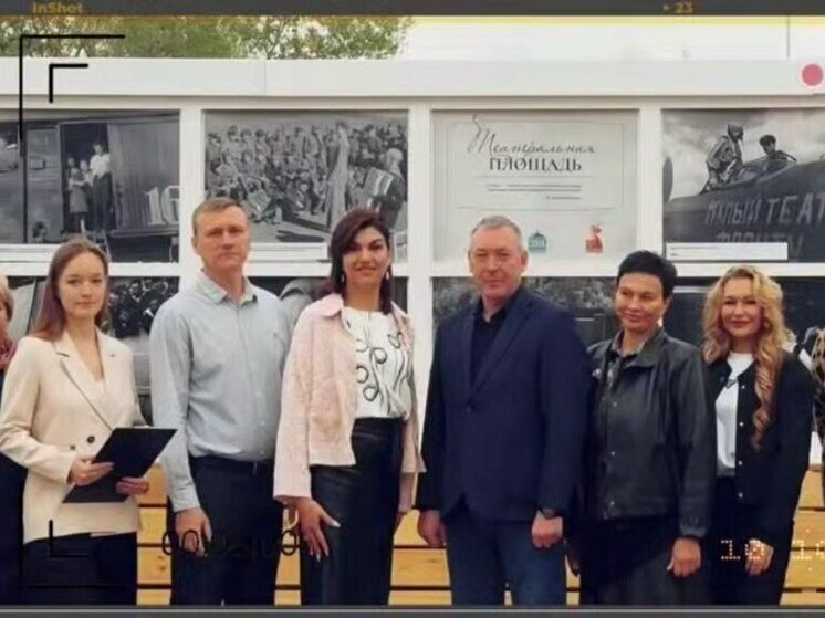 В Энергодаре появилась фотовыставка «Театральная площадь»
