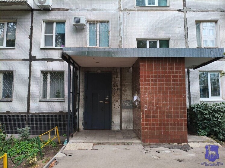 В Тольятти мужчина украл у местной жительницы 28 тысяч, часы, одежду и обувь