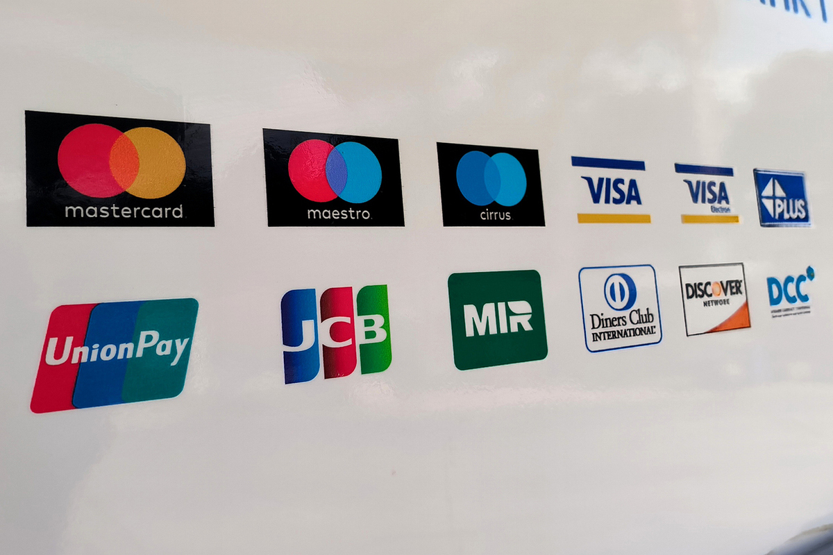 Прощайте, Visa и Mastercard: в России обсуждают способы изъятия из обращения карт зарубежных платежных систем