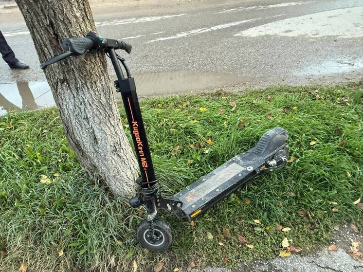В Пятигорске ребенок на электросамокате попал под колеса автомобиля