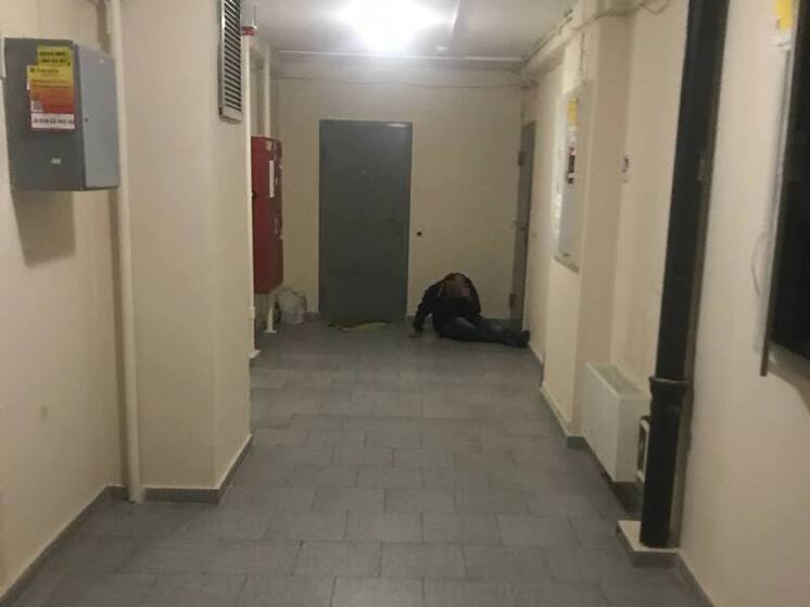 «Мы боимся выйти из квартиры»: жителей многоэтажки в Краснодаре более 3 лет держит в страхе сосед-дебошир