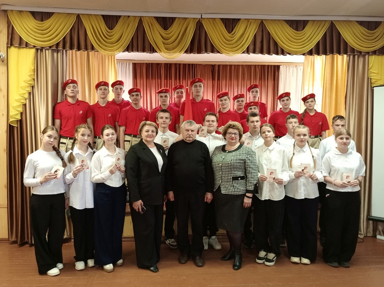 Новоржевские школьники пополнили ряды "Юнармии"