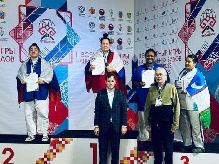 Атлет из Хакасии завоевала золото на Кубке мира по борьбе на поясах