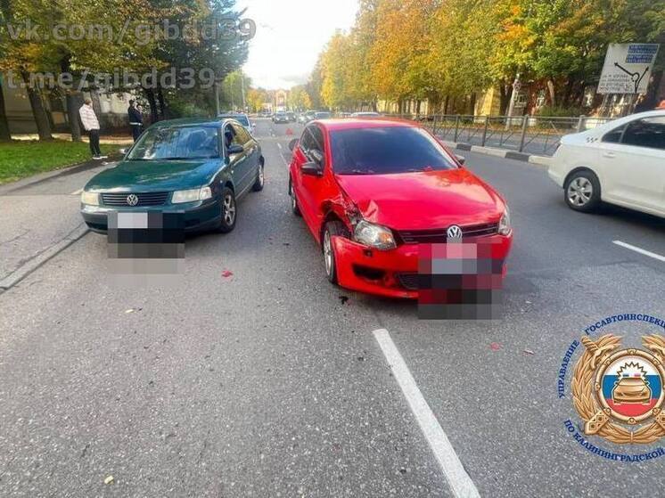 В Калининграде на Советском проспекте столкнулись два «Фольксвагена»