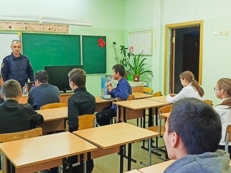 Участковый провел беседу со школьниками Усть–Кары