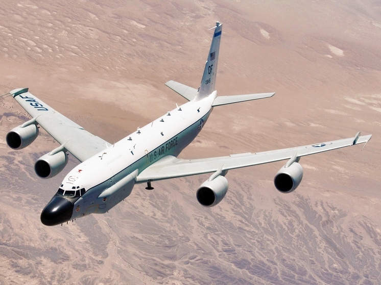 "Игра мускулами": НАТО провела 12-часовую миссию у границ России