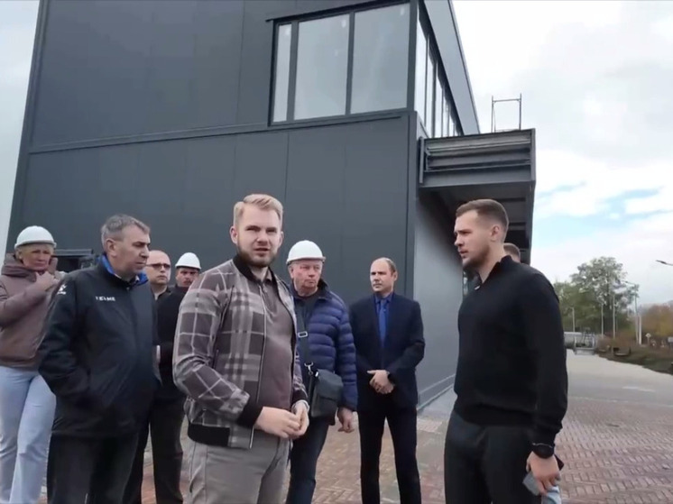 Вице-премьер ДНР Кирилл Макаров проинспектировал ход восстановления спортобъектов в Мариуполе