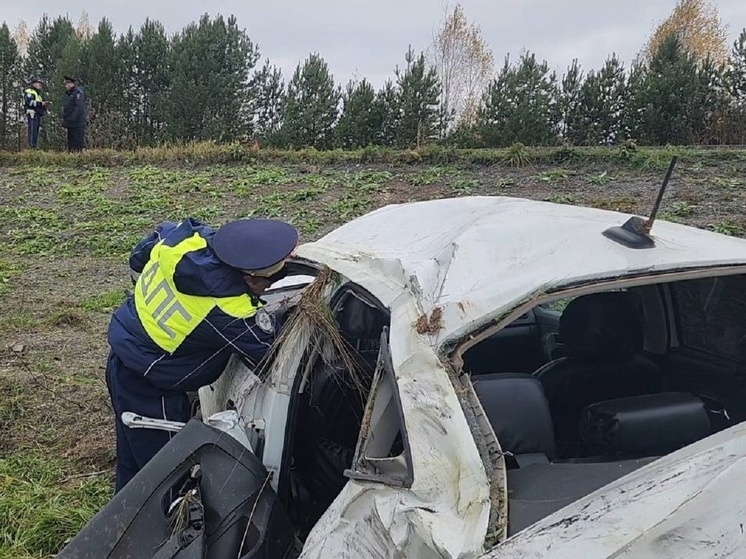 Непристегнутый пассажир погиб при опрокидывании машины в Шалинском районе